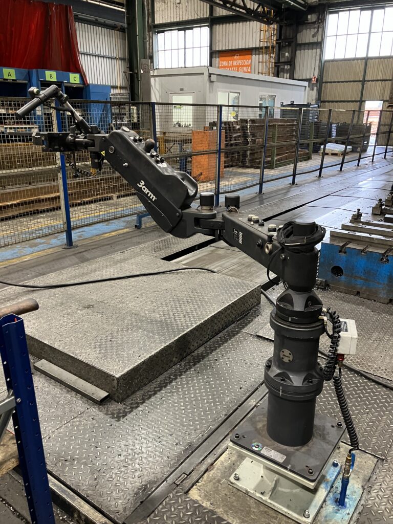 Industrial articulated arm 3ARM to improve ergonomics and precision in assembly processes.